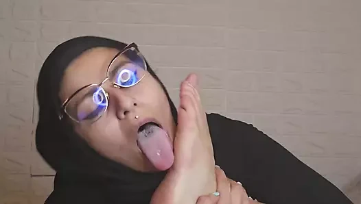 Sucking My Feet and Anal Dildo Mia Niqab