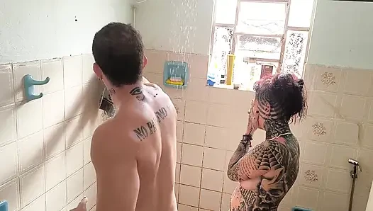 Duşta Büyük Göt