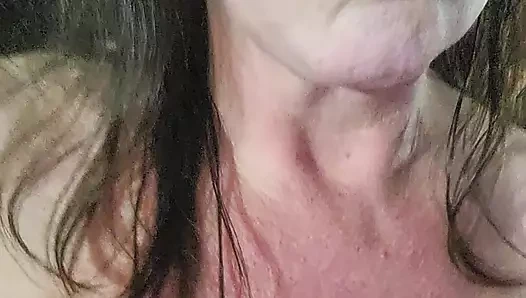 Amatör orta yaşlı seksi kadın ham göt oyunu ve çoklu orgazm için çifte penetrasyon