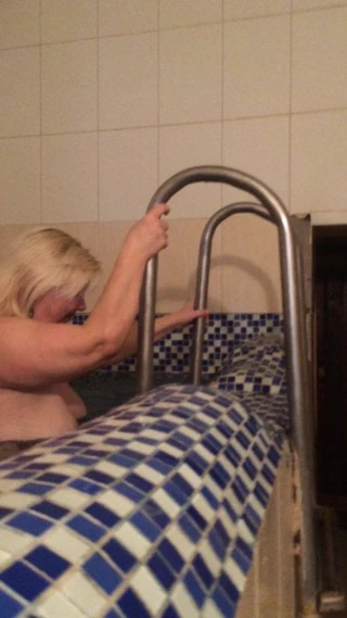 Çalışan bir kedi ile evli sürtük