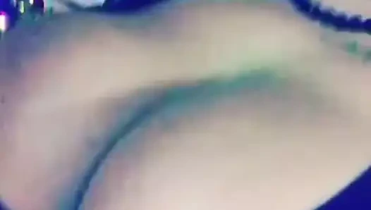 Seksi büyük göğüsler esmer amatör