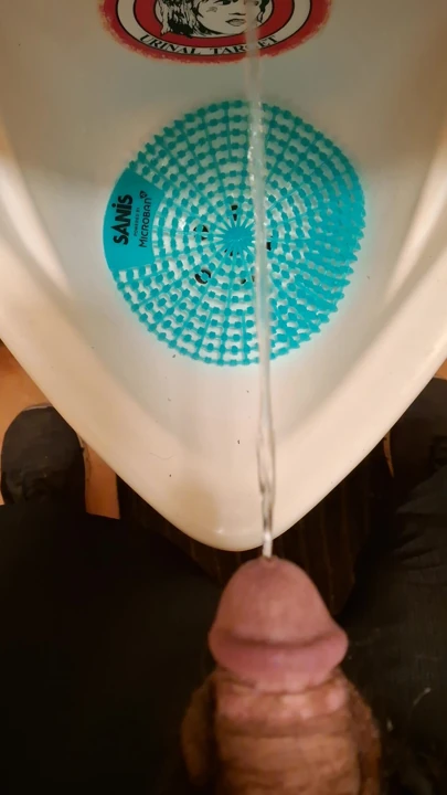 I pee all over Jane Fonda's face at the VFW urinal. I would love to pee and jizz all over her face for real
