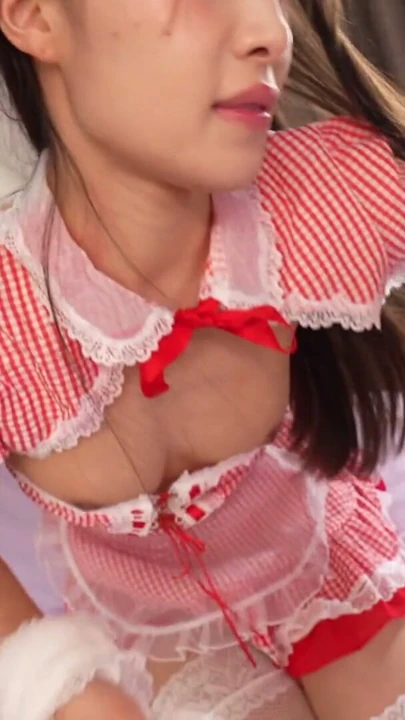 Saf ve masum idol! Erotik, sevimli, hassas, röportaj bahanesiyle çiğ sikiliyor! | Klip 2