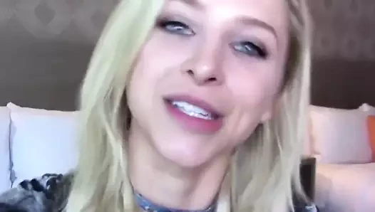 2 seksi lezbiyen sarışın birbirlerinin ıslak amlarını yemekten zevk alıyor