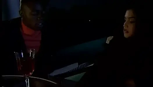 Mutant yarakla iç çamaşırlı şehvetli gözleri bağlı piliç sonra sikiliyor