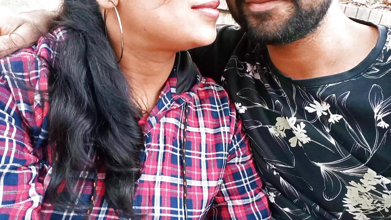 Park Me Ladki Ko Pata-kar OYO Room Par Pela