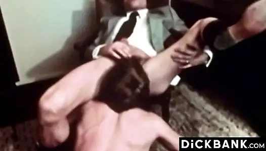 Sarışın eşcinsel götten sikişten sonra vahşi yarak alıyor