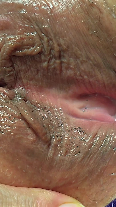 Büyük şişman zenci adam beyaz kadını yavaşça sikiyor ve boşalıyor - inliyor ve amının derinliklerine boşalıyor - iri güzel kadın ssbbw