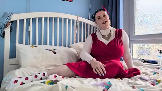 Kırmızı elbiseli ayak ibadeti - solo kız