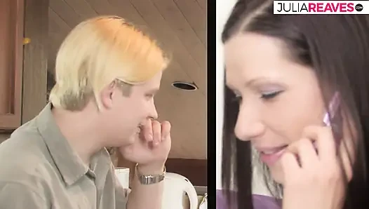 Plavuša jaše ogroman kurac kao zvijezda nakon što joj je izlizala pičku