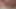 Seksi 24 yaşındaki Kate Aveiro yakın çekimde, güzel pembe saten külotlu yatakta diz çökerken.