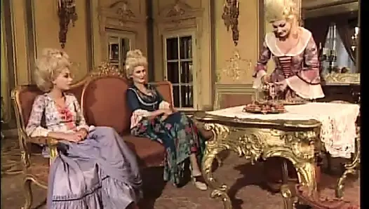 Peruklar ve sert yaraklar arasında mahkemede harika grup seks