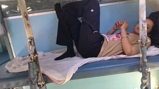 Showing a girl her thick cock in the train and then having sex in the OYO room, random girl fucked in the OYO room Hindi audio, train, xxx, porn, mms, sex