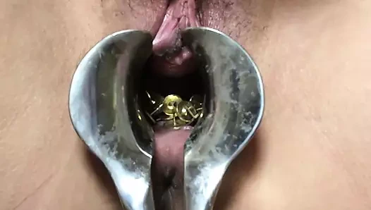 Amına raptiye koy ve vibratör yerleştir