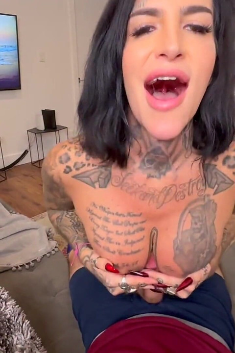 Bobbii rose bakış açısı oral seks ve meme sikişi