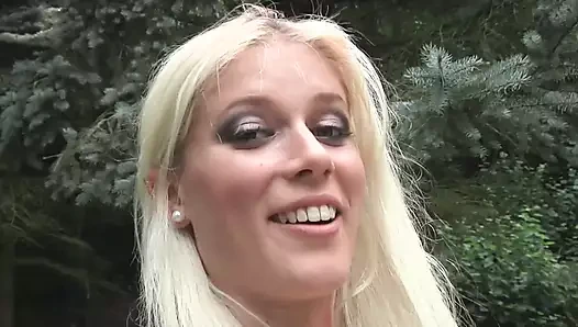 Kıllı amcıklı oyuncu seçmeleri vixen sikiliyor ve dölle kaplanıyor