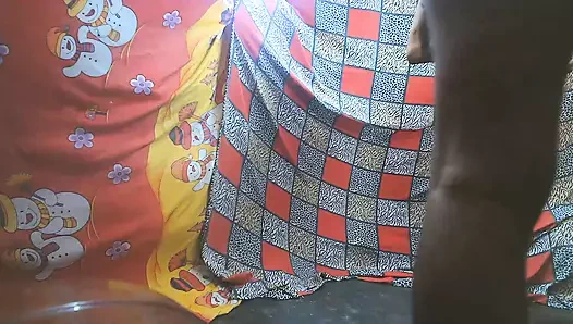 Siyah elbiseli yenge yarağımı emiyor ve onu sikiyorum