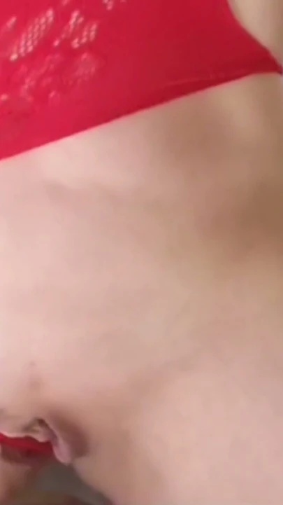 Süper azgın orta yaşlı seksi kadın klitorisiyle oynuyor ve lezzetli amcığını açıyor | Klip 1