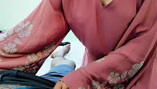 Hijabi stepmom share her sex desire with stepson in the bed Desi hot xxx