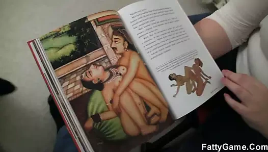 Şişman öğretmen oyun için büyük yaraklı damızlığı baştan çıkarıyor