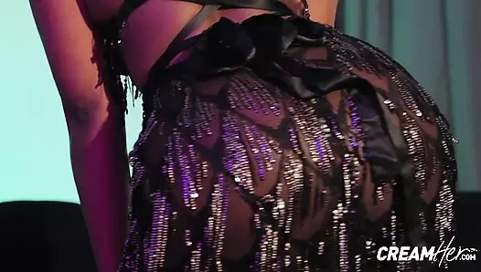 Döl dökülene kadar Zaawaadis deliğinin derinliklerine sokuyor