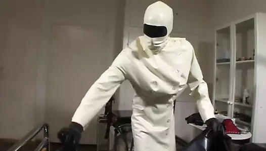 Strict kauçuk doktor leila 1 / 4