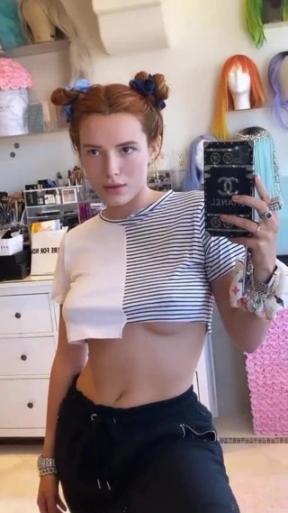 Bella thorne - göğüs altı selfie 6-10-2020