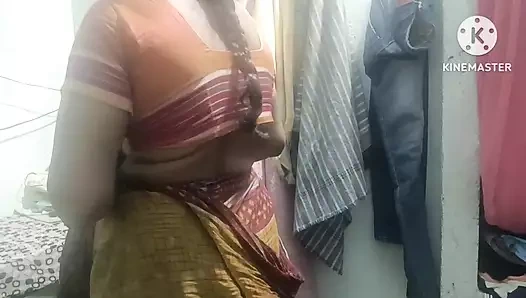 Hintli desi ateşli köylü evli kadın erkek arkadaşının önünde sari çıkarıyor