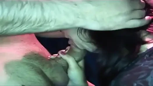 Olgun hatun vahşi grup pound'unda genişliyor
