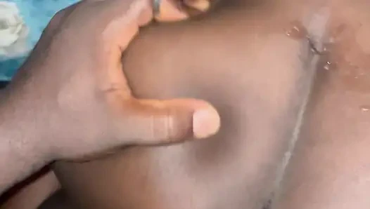 Kapüşonlu bir yol güvenlik görevlisini sikiyorum