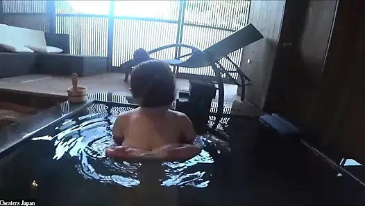 Büyük memeli gravure idol ile özel Onsen gezisi