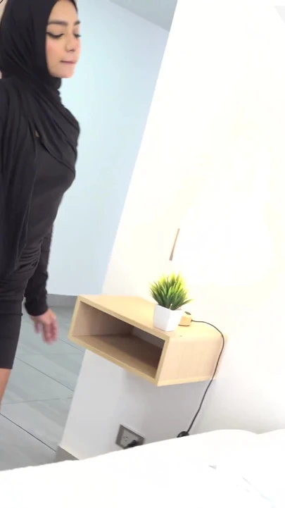 Genç Müslüman tesettürlü yenge Jaan sert sikiliyor ve boşalıyor | Klip 1