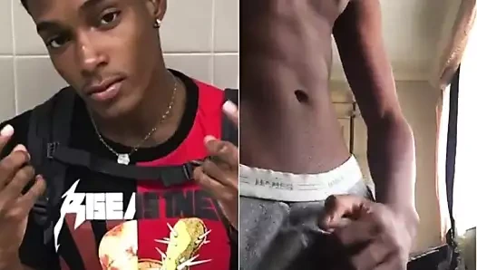 Siyah twink web için uzun kesim sikini (52'') gösteriyor