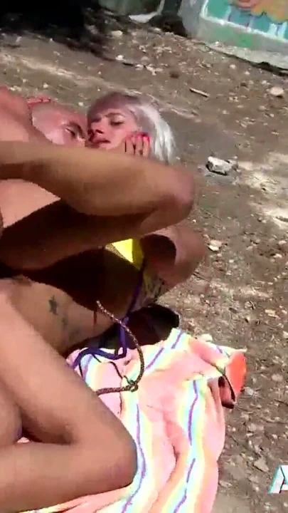 Deldi klitorisli sarışın bebek Nicky Wayne götten sikiliyor | Klip 3