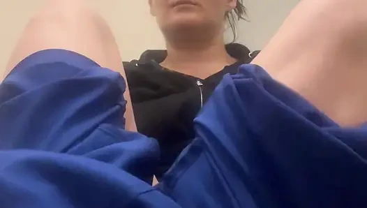 Hemşire yemek molasında parkta amına yumruk sokuyor!