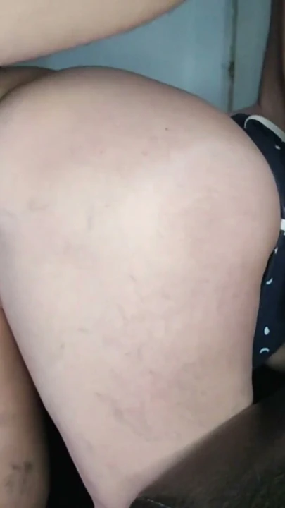 Milf ev hanımı hoşlanır bir derin anal sikme ve Creampie içinde ona büyük göt | Klip 1