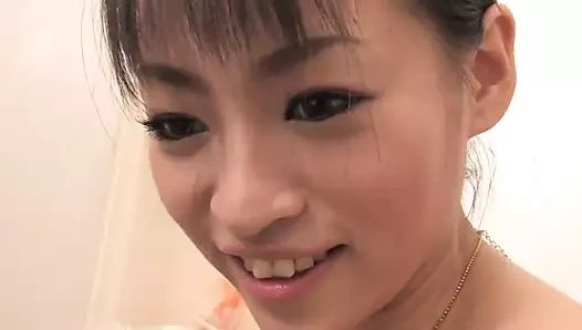 Duşta kıllı amını yıkarken seksi hatunlara katıl