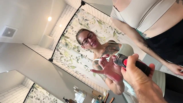 8 inçlik yarak gerçekten acıtıyor, 2 kız çok geç kaldı. Cumshot