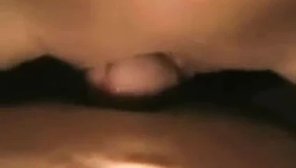 Creaming üzerinde onun horoz ve oyuncak