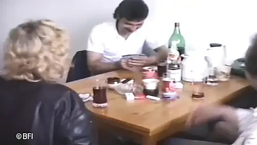 Seksi kızlarla klasik grup seks sikişi