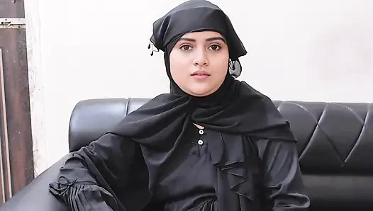 Hintli usta er tesettürlü güzel evli kadın ev videomu zar zor sikiyor.