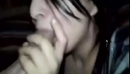 Feeding amatör civciv boşalmak itibaren büyük horoz