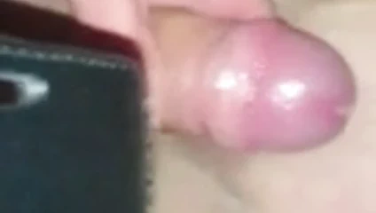 Karısı kedi lanet kadar yakın.