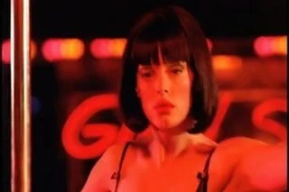 Rose mcgowan zenginliklere giden yollar (striptizci)