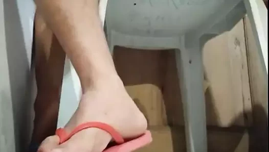 Ne delilik!! öğretmenine olan sadakatsizliği için onu affetmesi için eski erkek arkadaşına kıçını verir