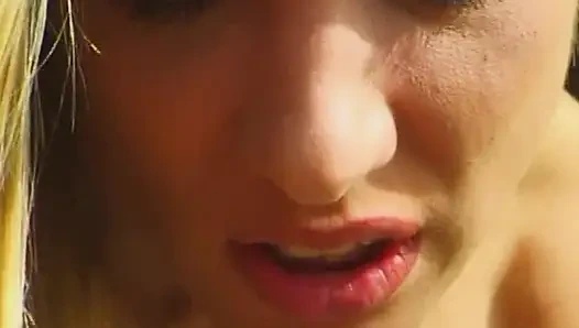 Lesbische Leidenschaft im Garten