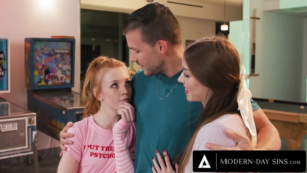 WSPÓŁCZESNE GRZECHY - dwie hotie mówią tak dla trójkąta z sympatią