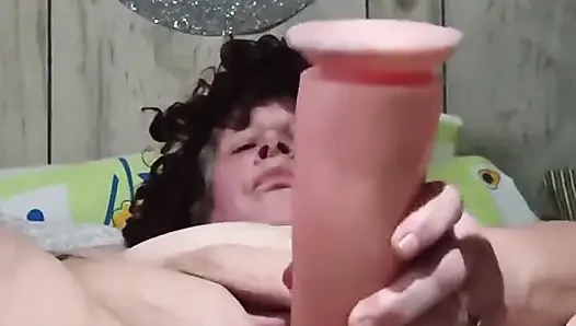 Birçok kişi tarafından yumrukla sikilirken erkekler yağmur yağıyor