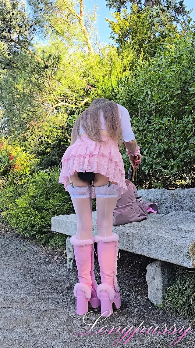 Longpussy. Götümdeki bu dev tıkaçla 13 saat yürüdükten sonra biraz sevgiye ihtiyacı var.