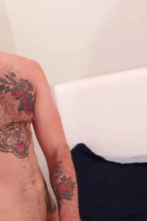 Prezervatifsiz o delikten latin Romeo Davis Jeremy Feist'i hamile bıraktı